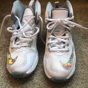 LEBRON XIII QS SNEAKER size 13 youth